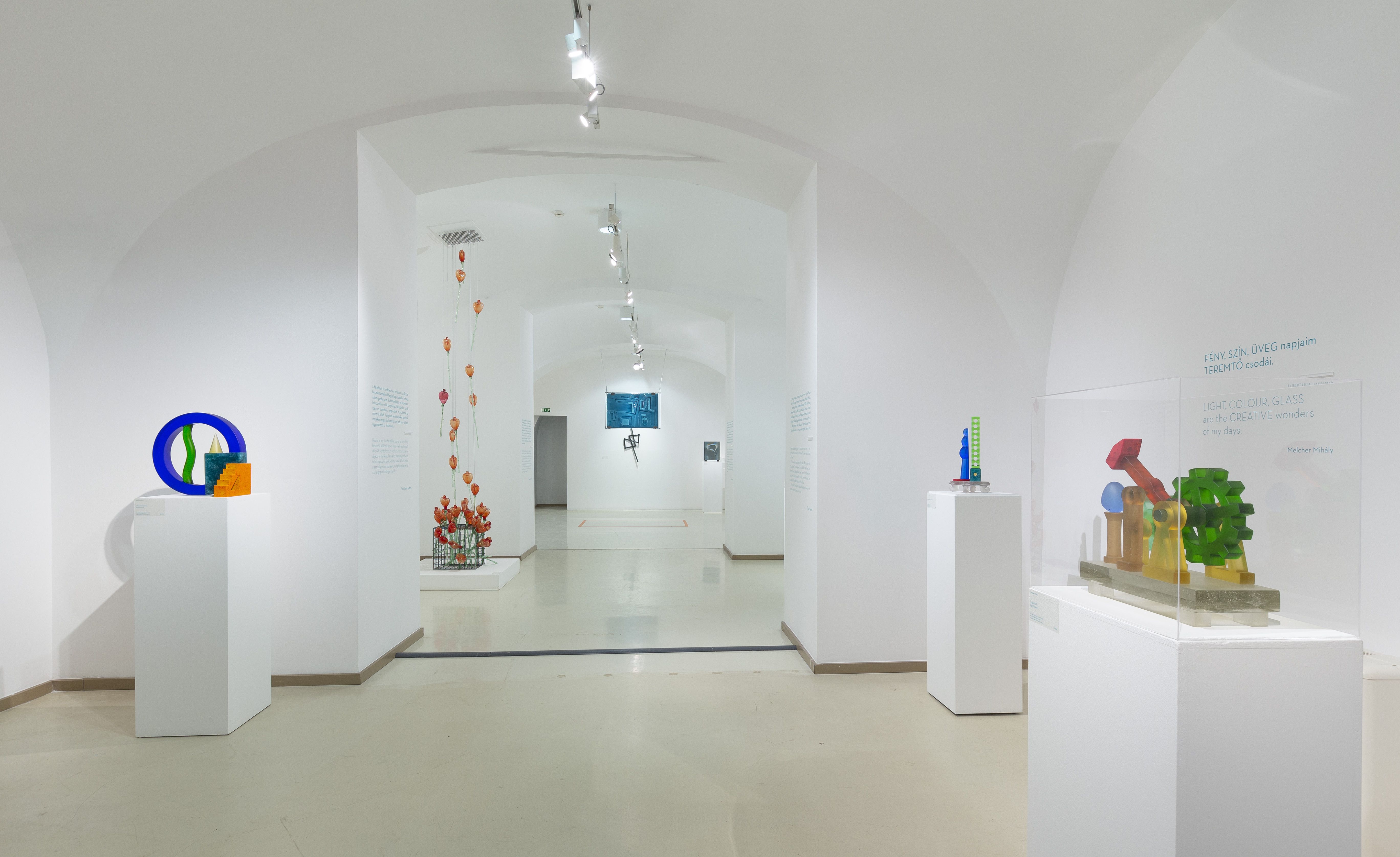 Üveg hat főre - kiállítás a Ferenczy Múzeumi Centrumban, Szentendrén