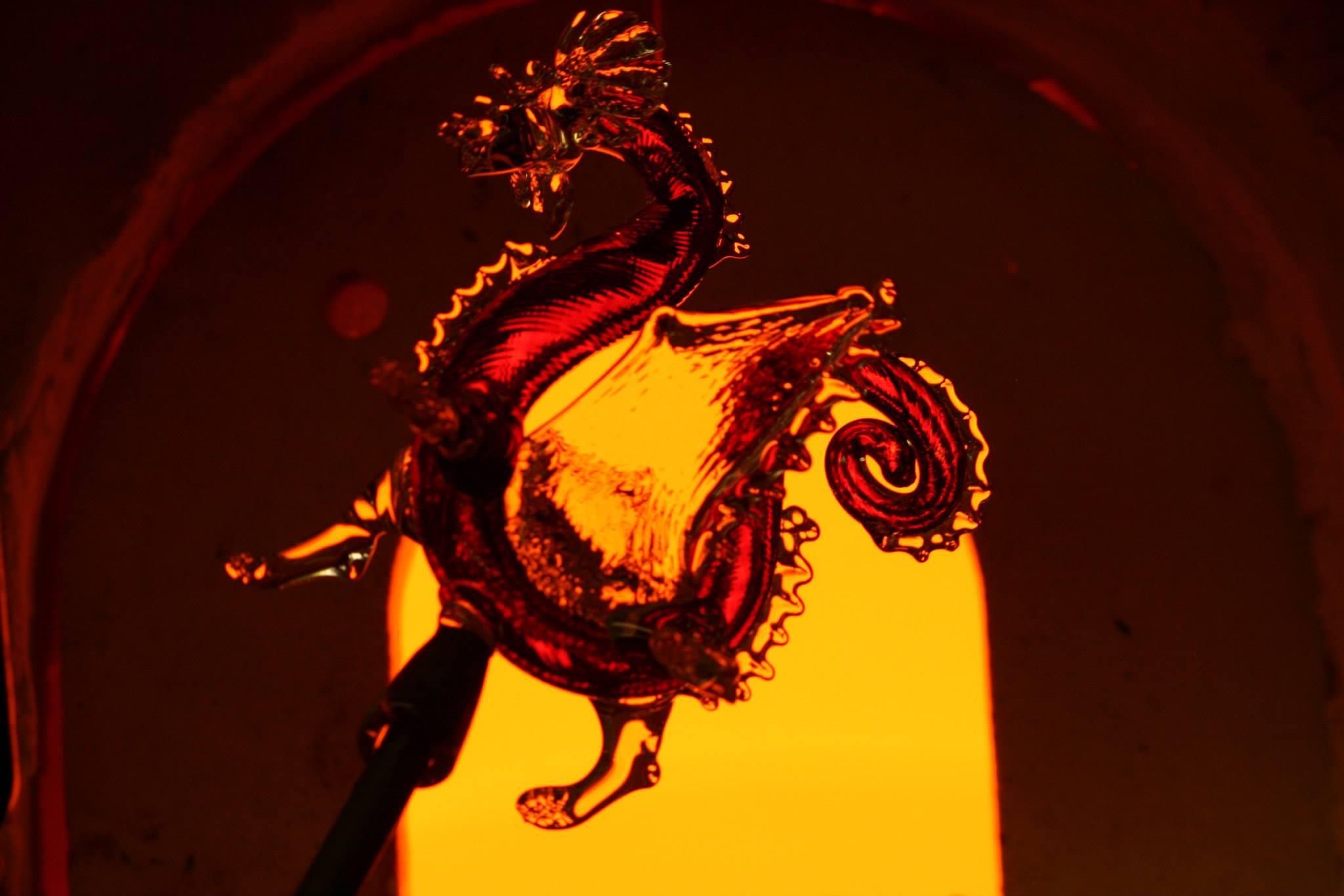 Nemzetközi vendégek a mobil üveghuta programon